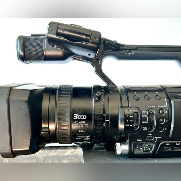 Sony HVR-Z1U 3CCD 1080i HDV Digital HD MiniDVCAM Video Camera Recorder Camcorder - Picture 4 of 17